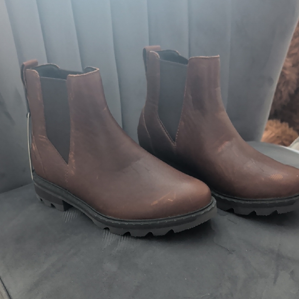 NWT.   Sorel Leather Waterproof Brown Boots.  7.5.